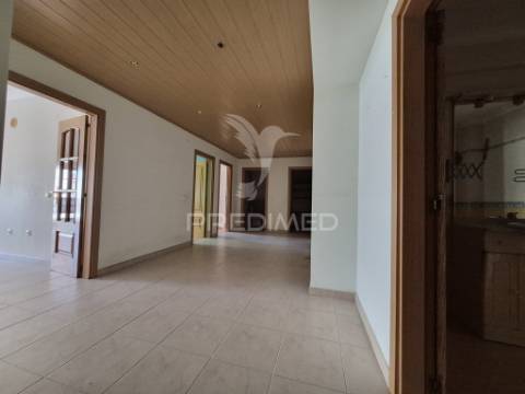 Apartamento t3 com garagem e sótão - pinhal novo