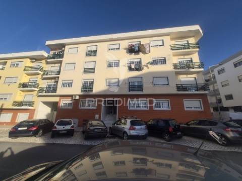 Apartamento t3 com garagem e sótão - pinhal novo