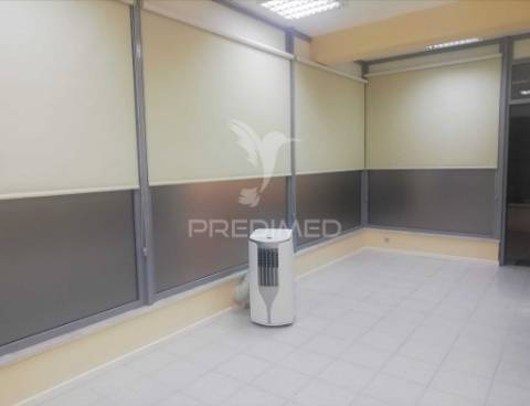 Escritório, remodelado numa das principais avenidas do peso da régua