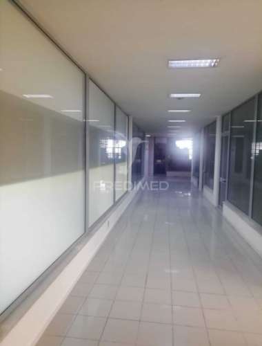 Escritório, remodelado numa das principais avenidas do peso da régua