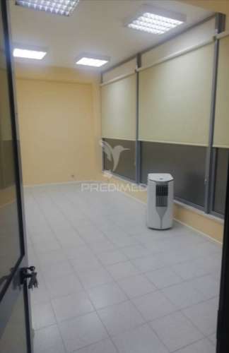 Escritório, remodelado numa das principais avenidas do peso da régua