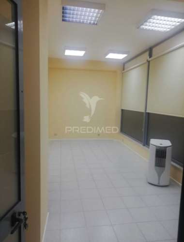 Escritório, remodelado numa das principais avenidas do peso da régua