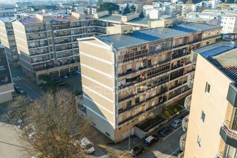 Apartamento t3 para venda na rua dos congregados.