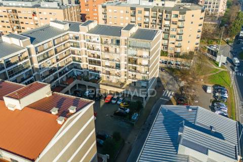 Apartamento t3 para venda na rua dos congregados.