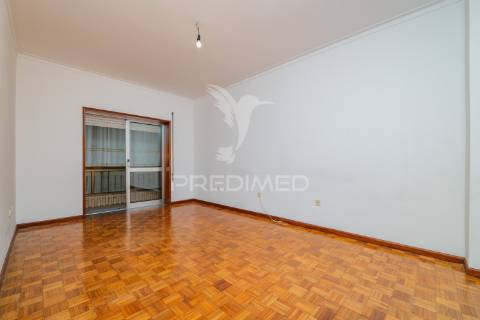 Apartamento t3 para venda na rua dos congregados.