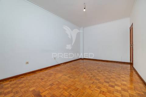 Apartamento t3 para venda na rua dos congregados.