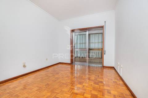 Apartamento t3 para venda na rua dos congregados.