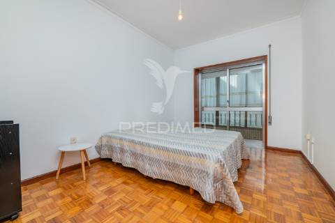 Apartamento t3 para venda na rua dos congregados.