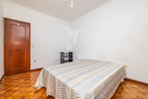 Apartamento t3 para venda na rua dos congregados.