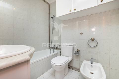 Apartamento t3 para venda na rua dos congregados.