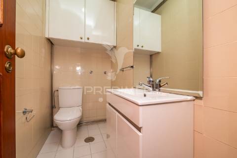 Apartamento t3 para venda na rua dos congregados.