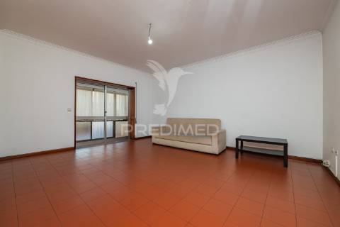 Apartamento t3 para venda na rua dos congregados.