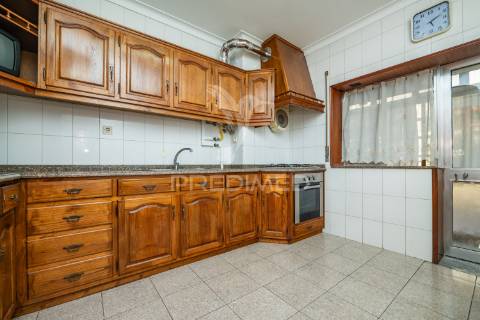 Apartamento t3 para venda na rua dos congregados.