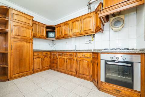 Apartamento t3 para venda na rua dos congregados.