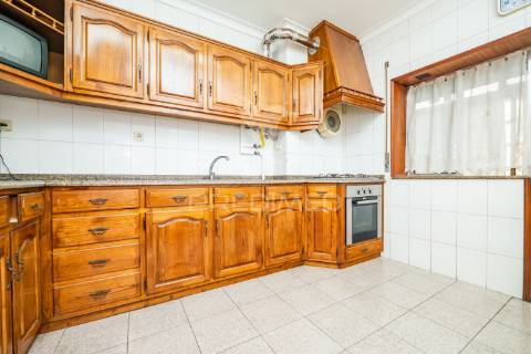 Apartamento t3 para venda na rua dos congregados.