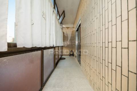 Apartamento t3 para venda na rua dos congregados.