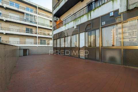 Apartamento t3 para venda na rua dos congregados.