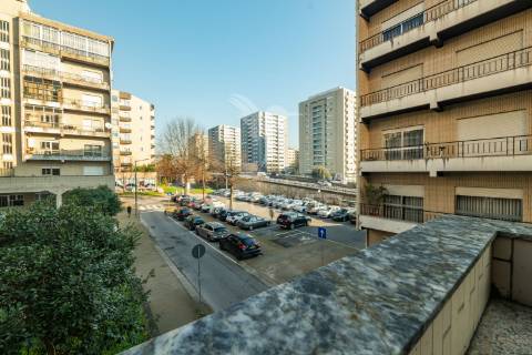 Apartamento t3 para venda na rua dos congregados.