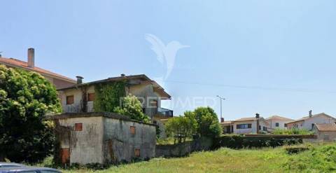 Moradia t4  em albergaria para restaurar