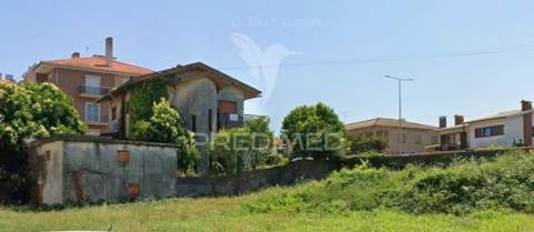 Moradia t4  em albergaria para restaurar