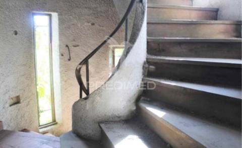 Moradia t4  em albergaria para restaurar