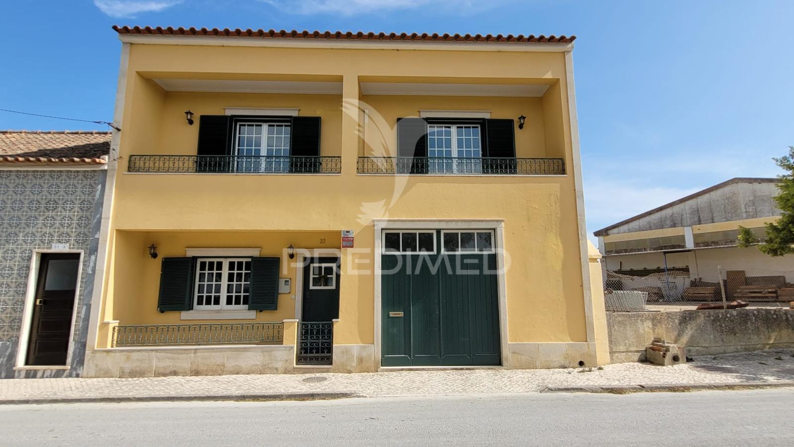 Moradia com 4 quartos no centro de salvaterra de magos