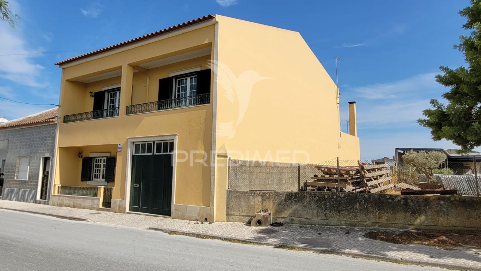 Moradia com 4 quartos no centro de salvaterra de magos