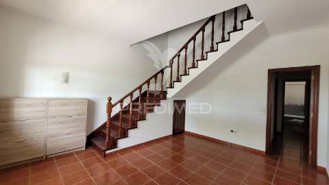 Moradia com 4 quartos no centro de salvaterra de magos