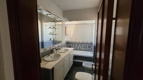 Moradia com 4 quartos no centro de salvaterra de magos