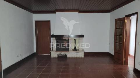 Moradia com 4 quartos no centro de salvaterra de magos