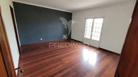 Moradia com 4 quartos no centro de salvaterra de magos