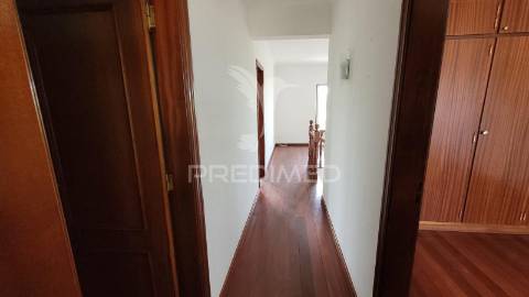 Moradia com 4 quartos no centro de salvaterra de magos