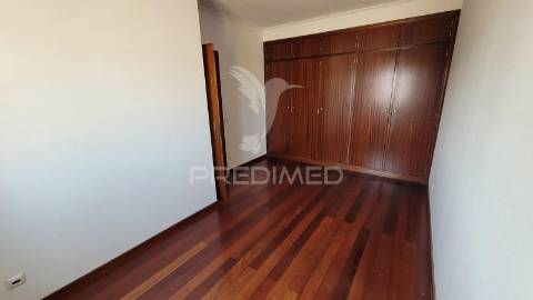 Moradia com 4 quartos no centro de salvaterra de magos