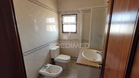 Moradia com 4 quartos no centro de salvaterra de magos