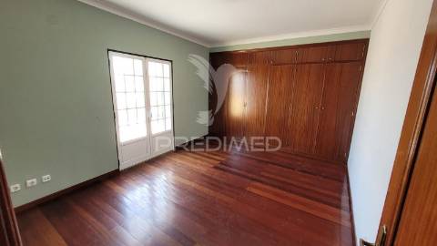 Moradia com 4 quartos no centro de salvaterra de magos