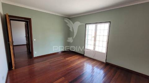 Moradia com 4 quartos no centro de salvaterra de magos