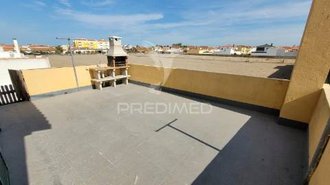 Moradia com 4 quartos no centro de salvaterra de magos