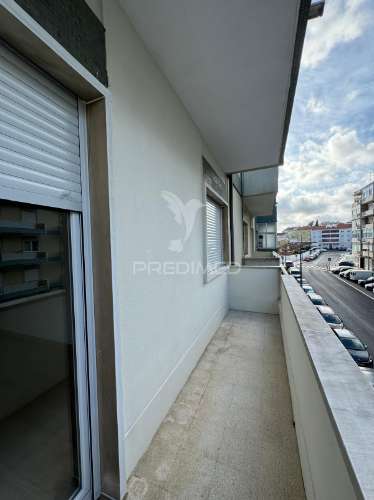 Lisboa t3 benfica junto av.uruguai remodelado