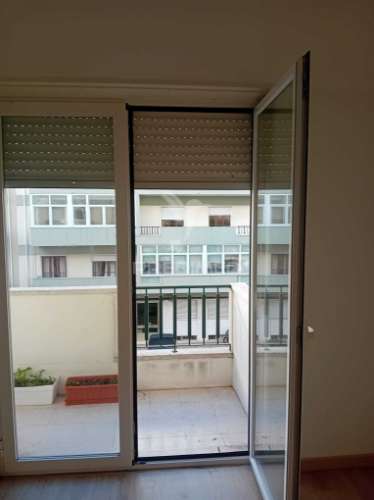 Lisboa t3 benfica junto av.uruguai remodelado