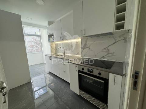 Lisboa t3 benfica junto av.uruguai remodelado