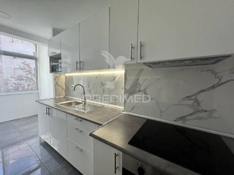 Lisboa t3 benfica junto av.uruguai remodelado