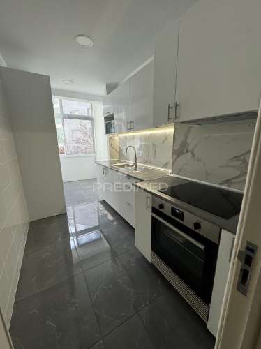 Lisboa t3 benfica junto av.uruguai remodelado