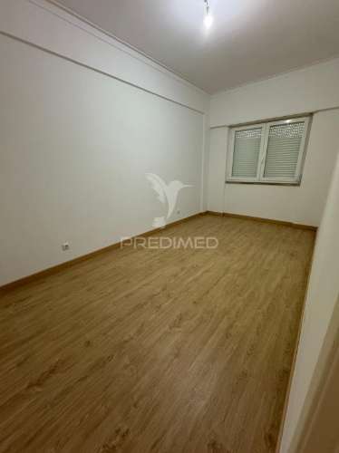 Lisboa t3 benfica junto av.uruguai remodelado