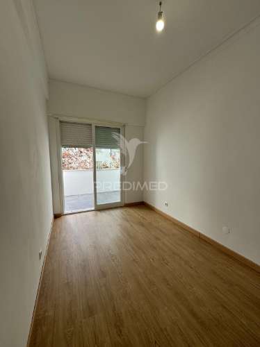 Lisboa t3 benfica junto av.uruguai remodelado