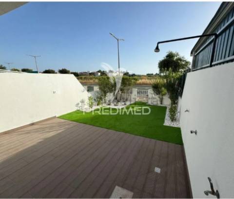 Moradia t3 geminada - altura algarve