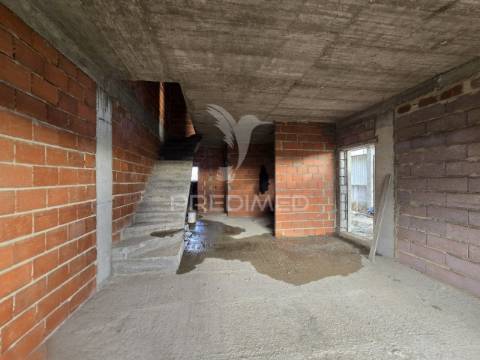 Moradia geminada t3 c/pérgula, pinhal general - fernão ferro