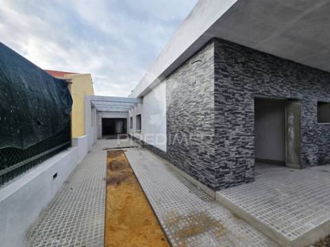 Moradia isolada térrea t3+1, qta. laranjeiras - fernão fero