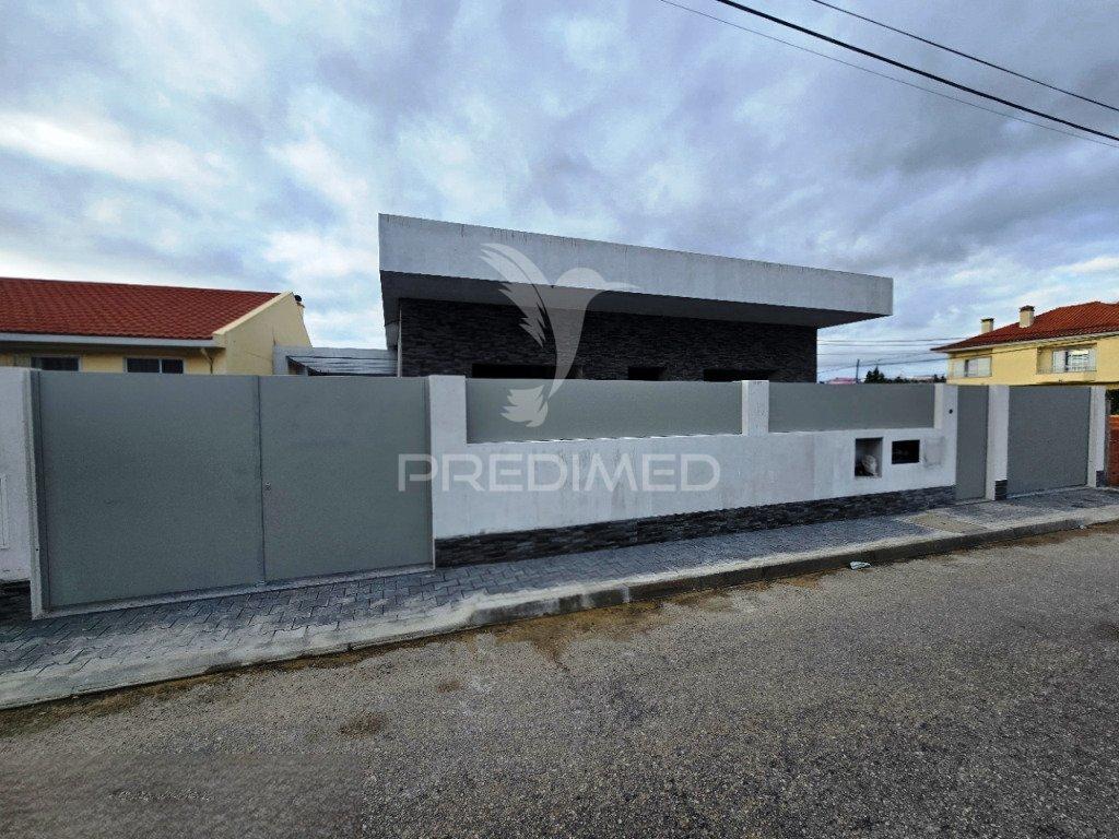 Moradia isolada térrea t3+1, qta. laranjeiras - fernão fero