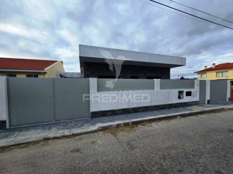 Moradia isolada térrea t3+1, qta. laranjeiras - fernão fero