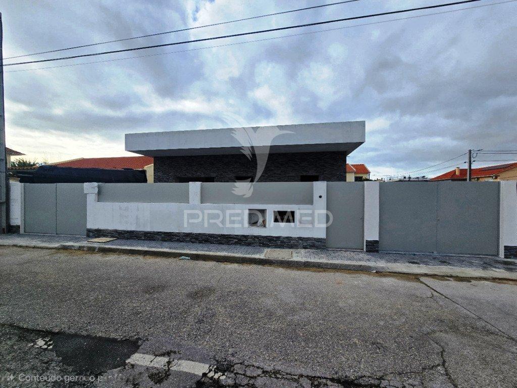 Moradia isolada térrea t3+1, qta. laranjeiras - fernão fero